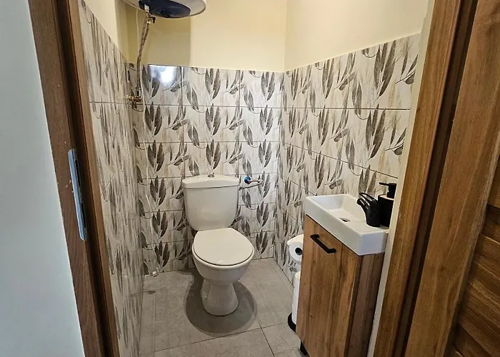 Nad Zalewem Przy Guzowatej 拉德库夫